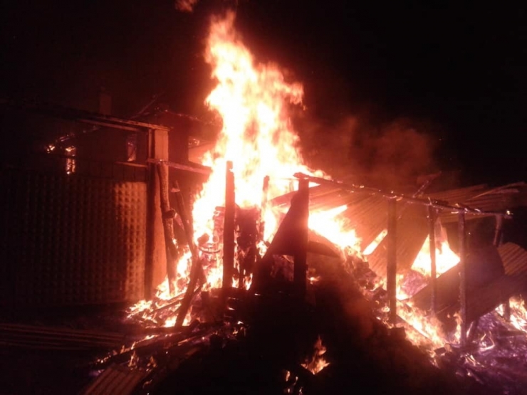 Mustafakemalpaşa’da Alevlere Teslim Olan Ev Küle Döndü