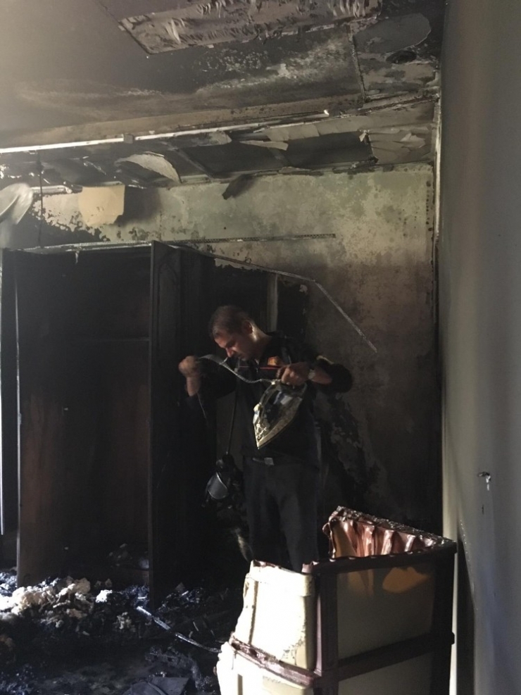 Ev Yangınında Maddi Hasar Oluştu