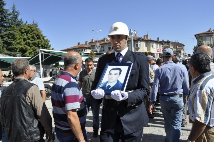 Emekli Polis Resmi Törenle Uğurlandı