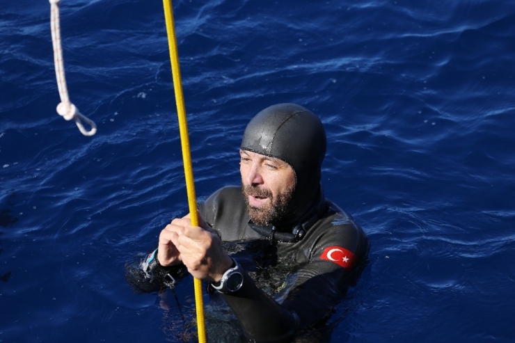 Serbest Dalış Şampiyonası’nda Rüstem Derin’den Türkiye Rekoru