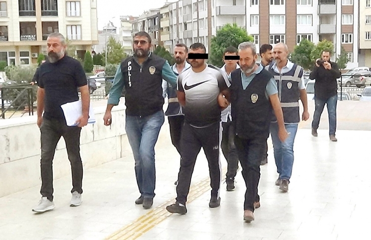 Edremit’te İki Aile Arasında Çıkan Silahlı Kavgayla İlgili 3 Kişi Tutuklandı