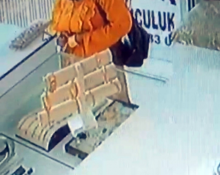 16 Bin Liralık Bileziği Çalıp Kayıplara Karıştı