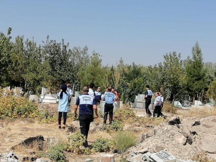 Bağlar Belediyesi’nden Mezarlıklarda Denetim