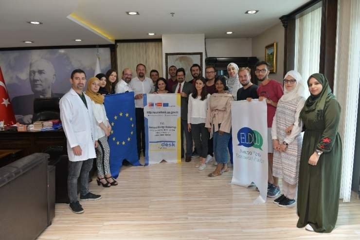 Aıesec’li Öğrenciler İngilizce Öğretiyor