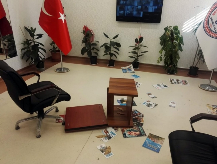 Gaziantep’te Veliden Okul Müdürü Ve Öğretmene Darp