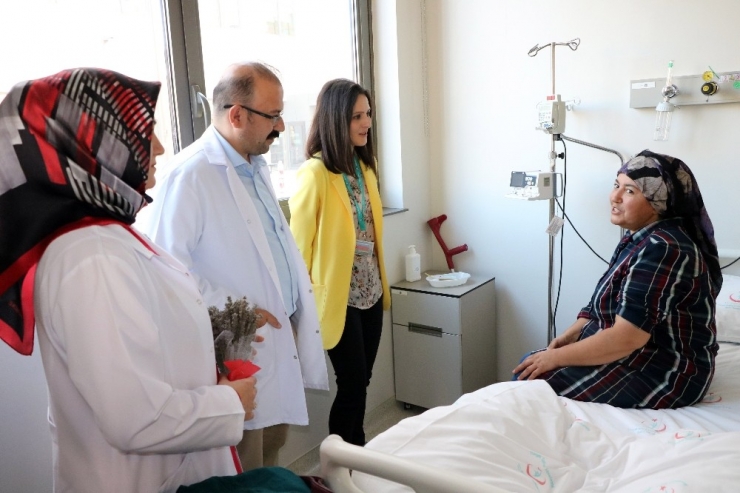 Kanser Hastalarına Moral Verdiler