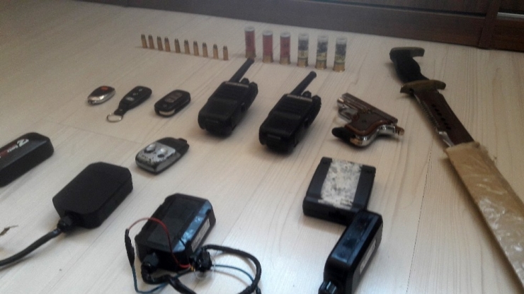 Otomobil Hırsızlarının Yeni Yöntemi Hayrete Düşürdü, Hırsızlık Anları Güvenlik Kamerasında