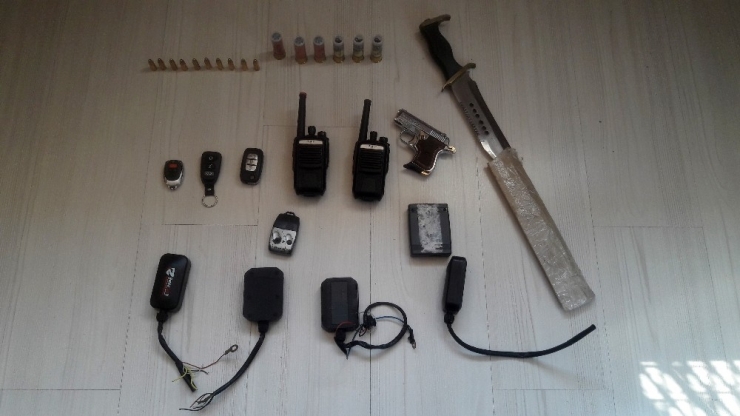 Otomobil Hırsızlarının Yeni Yöntemi Hayrete Düşürdü, Hırsızlık Anları Güvenlik Kamerasında