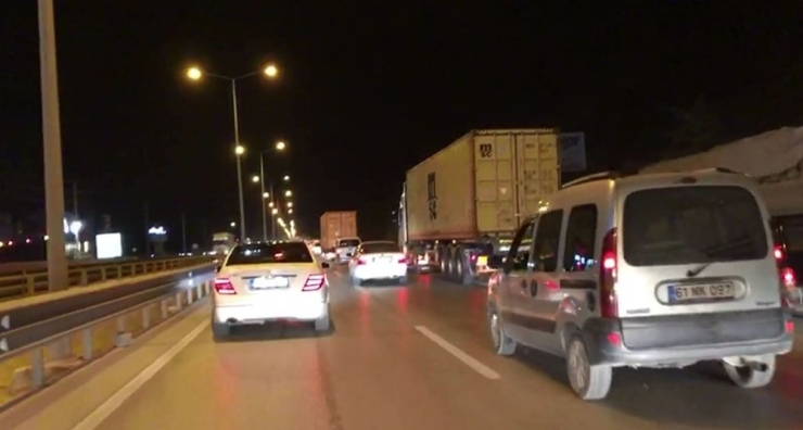 Kazalar Trafiği Kilitledi