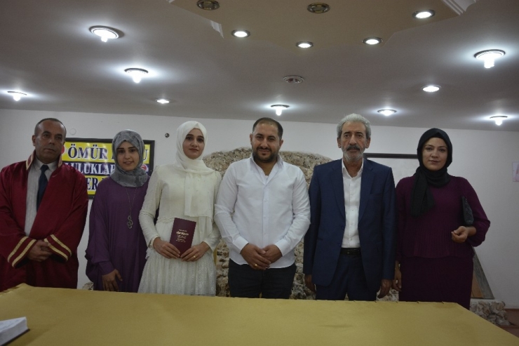 İşitme Engelli Çiftin Nikâhı İşaret Diliyle Kıyıldı