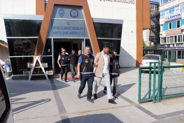 Kocaeli’de Genç Çifti Evinde Gasp Eden Sahte Polisler Yakalandı
