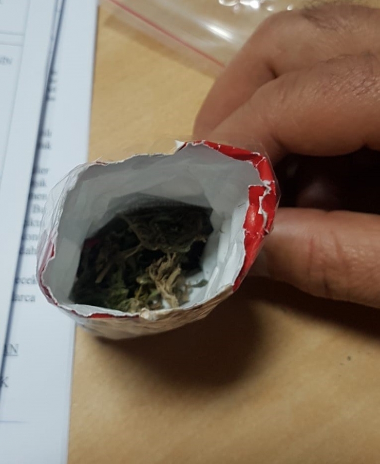 Bekçilerin Şüphelendiği Şahısların Üzerinden Esrar Ve Kurusıkı Tabanca Çıktı