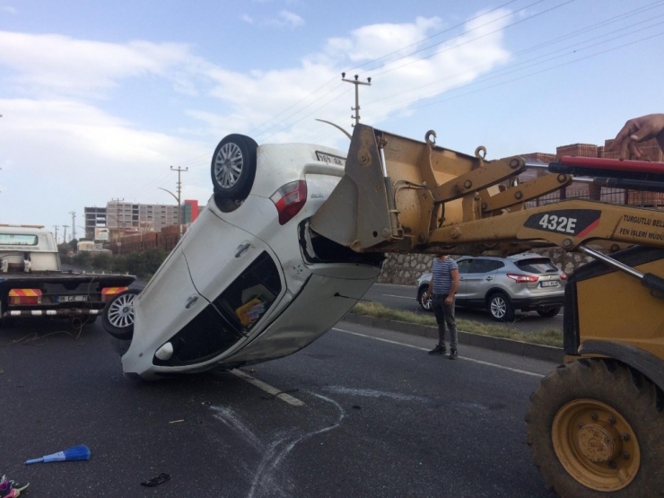 Takla Atan Otomobilden Yara Almadan Kurtuldular