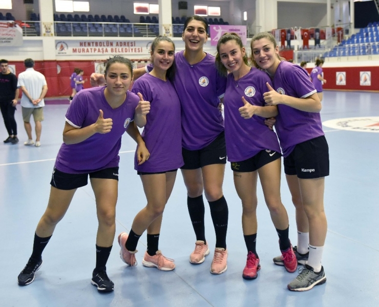 Muratpaşa Belediyesi Kadın Hentbol Takımı Sezonu Açıyor