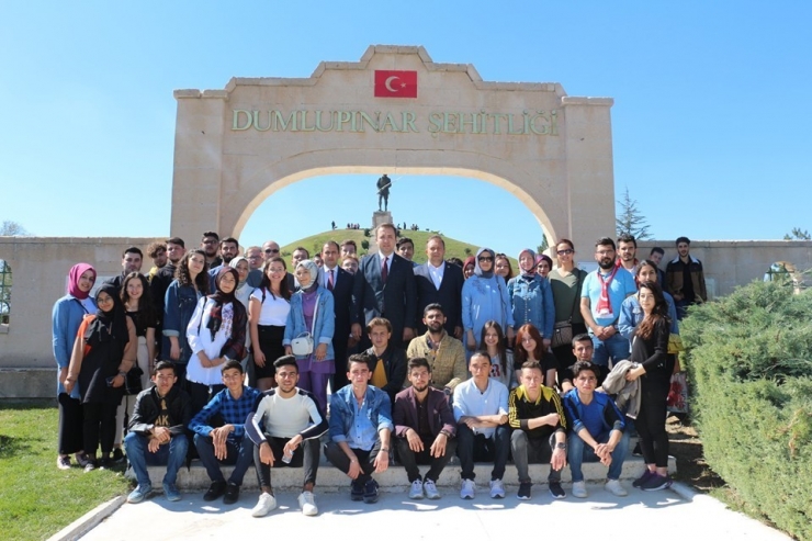 Öğrenciler Dumlupınar Şehitliği’ni Ziyaret Etti