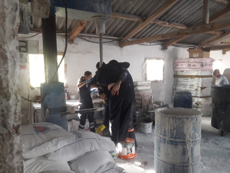 Yabancı Uyruklu İşçi Elini Makineye Kaptırdı