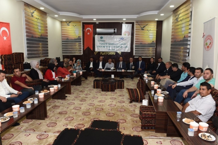 Vali Erin "Fikir Mektebi" Sohbetlerine Katıldı