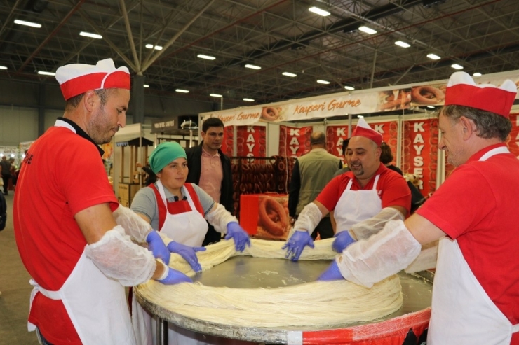 Van’da ‘2. Yöresel Ürünler Ve Hediyelik Eşya Fuarı’ Açıldı