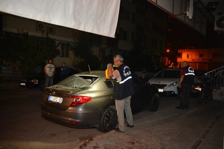 İkinci Kattan Otomobil Üzerine Düşen Kadın Ağır Yaralandı