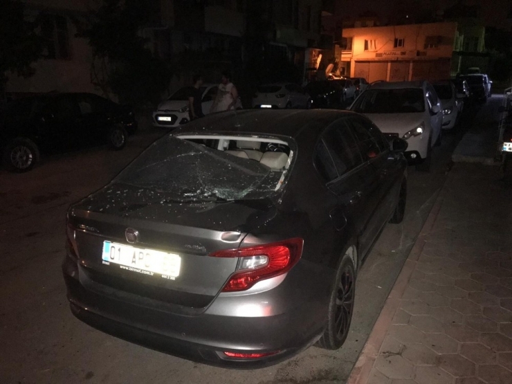 İkinci Kattan Otomobil Üzerine Düşen Kadın Ağır Yaralandı