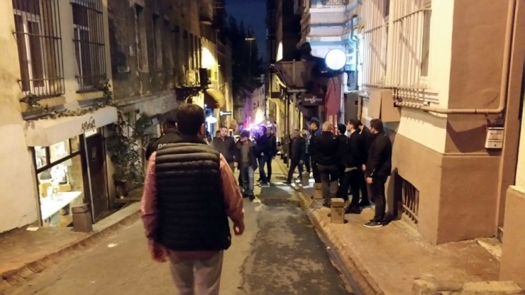 Beyoğlu’nda 4 Katlı Metruk Binada Çökme