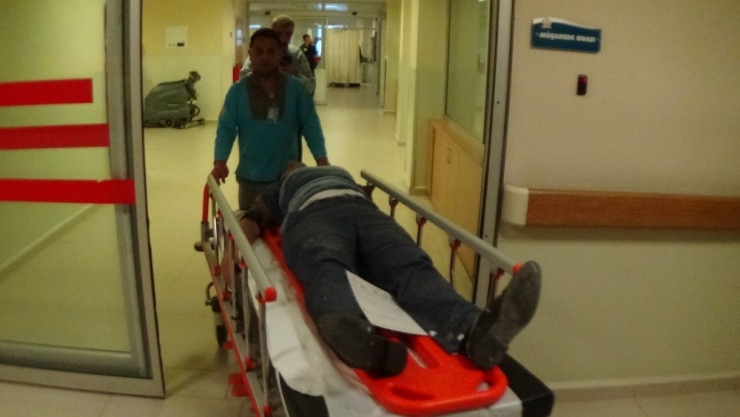 Kamyonet Takla Attı: 2 Yaralı