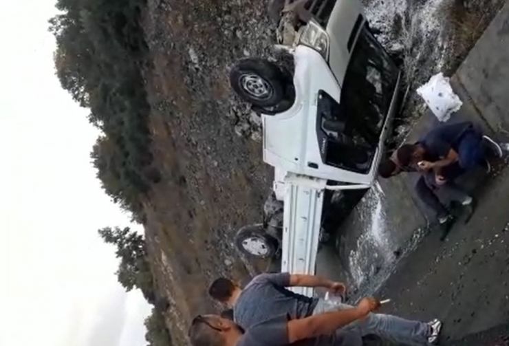 Kamyonet Takla Attı: 2 Yaralı