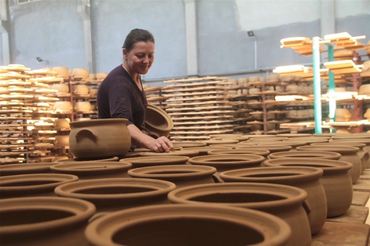 8 Arkadaşın Kurduğu Fabrikadan 18 Ülkeye Çömlek İhracatı