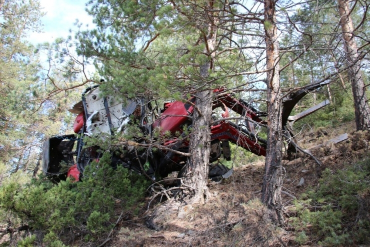 Traktör Uçuruma Yuvarlandı: 1 Ölü
