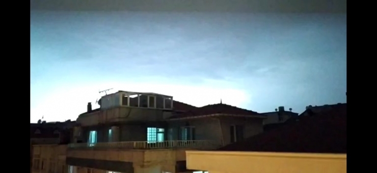 Beklenen Yağmur İstanbul’da Etkili Olmaya Başladı