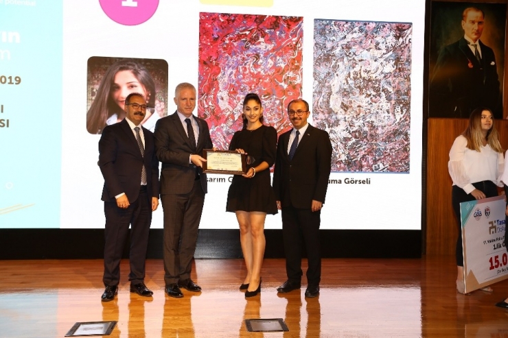 Halı Tasarım Yarışması Finalinde Tasarımcılara Ödül