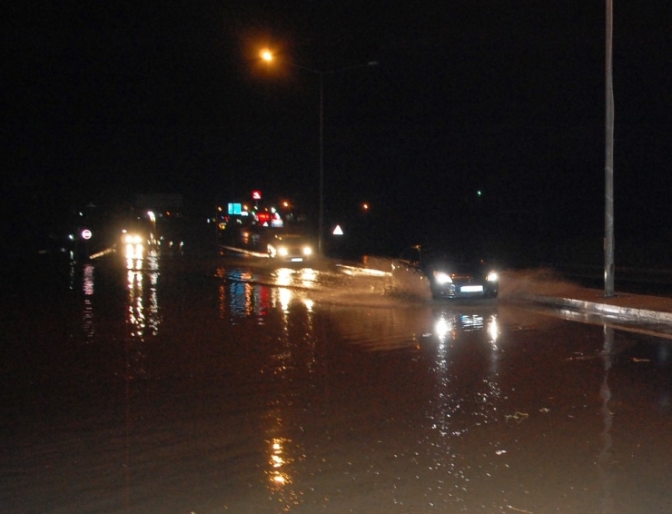 İstanbul - Çanakkale Yolunda Ulaşıma Yağmur Engeli
