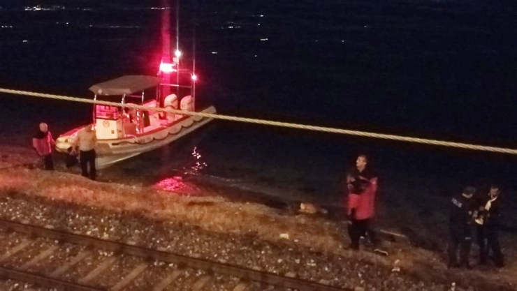 İzmir’de Trenin Çarptığı Vatandaş Hayatını Kaybetti