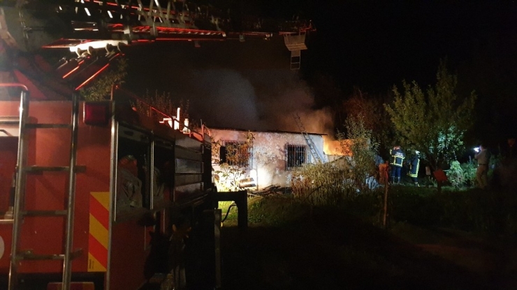 Tosya’da Bağevi Küle Döndü