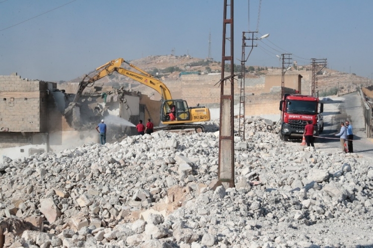 Şanlıurfa’da Kale Eteğinde Yıkım Çalışmaları Sürüyor