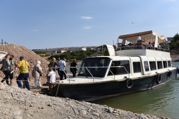 Takoran Vadisi Ve Kanyonlarına Ziyaretçi Akını