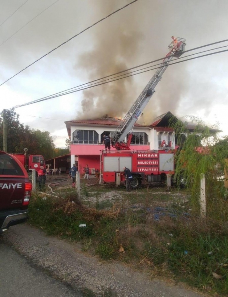 Tokat’ta Ekmek Fırınının Bacası Yangına Sebep Oldu