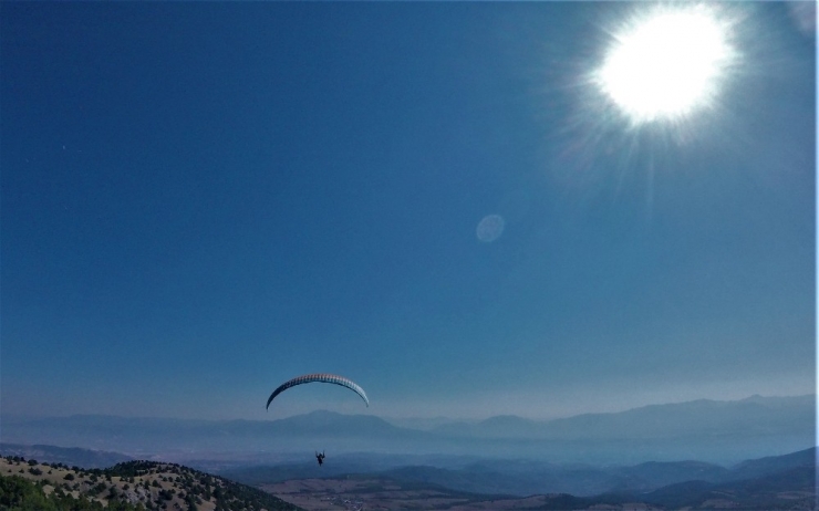 Gökyüzünün Renkli Kanatları