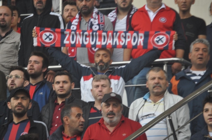 Zonguldak Kömürspor’a 3 Bin Taraftar Destek Verdi.