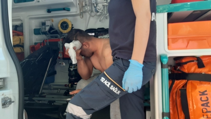 Sinir Krizi Geçiren Genç Ortalığı Birbirine Kattı