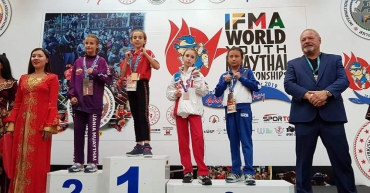 Samsunlu 2 Genç Kız Dünya Muaythai Şampiyonu Oldu