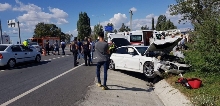 Araçlar Birbirine Girdi, Karayolu Savaş Alanına Döndü