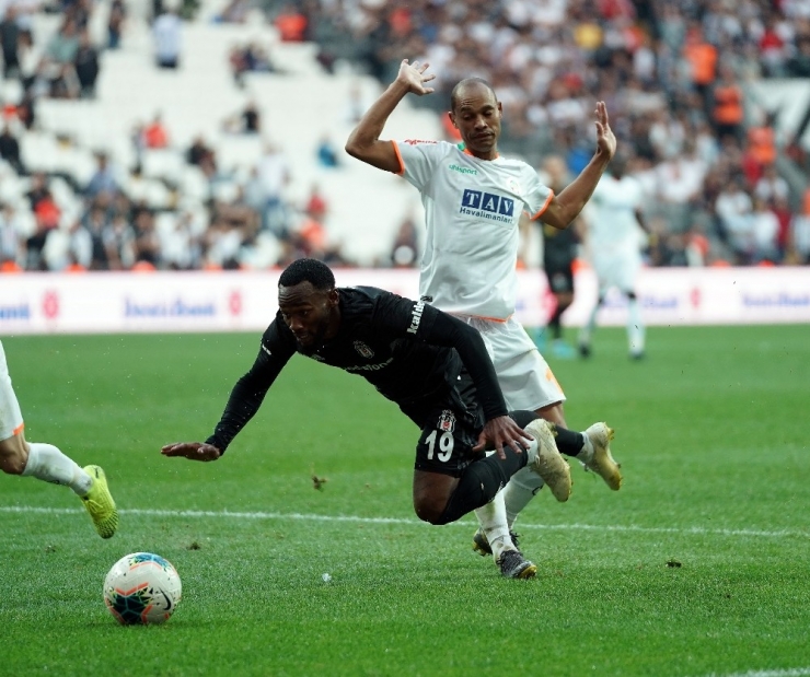 Beşiktaş Maçı 10 Kişi Tamamladı