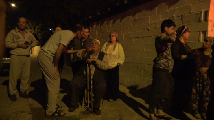 84 Yaşındaki Adam 2 Evinin Birden Yanmasını Yaşlı Gözlerle İzledi