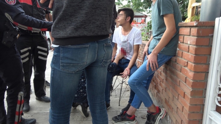 Bıçaklanarak Kanlar İçinde Kaldı Cep Telefonuyla Olayı Arkadaşına Anlattı