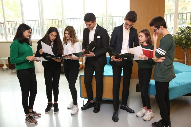 Lise Öğrencileri Liderlik İçin Yarıştı