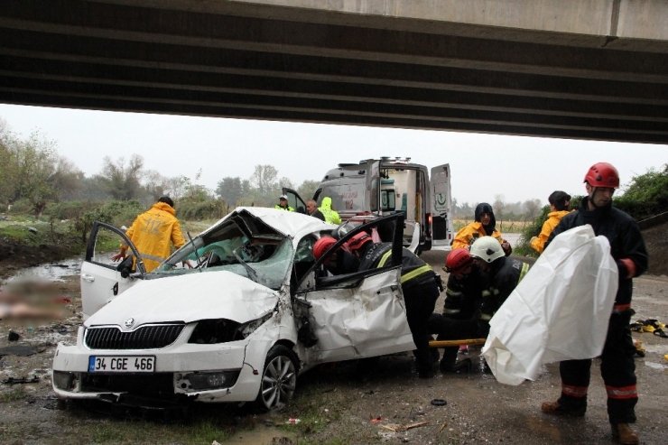 Düzce’de Otomobil 30 Metrelik Viyadükten Uçtu: 2 Ölü, 2 Yaralı
