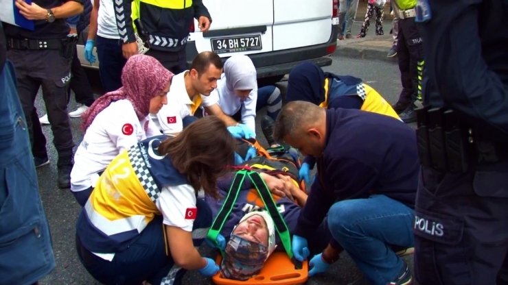 Motosikletiyle Kediyi Ezmemek İçin Kaza Yaptı: 2 Yaralı