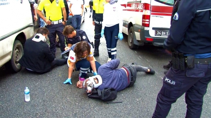 Motosikletiyle Kediyi Ezmemek İçin Kaza Yaptı: 2 Yaralı