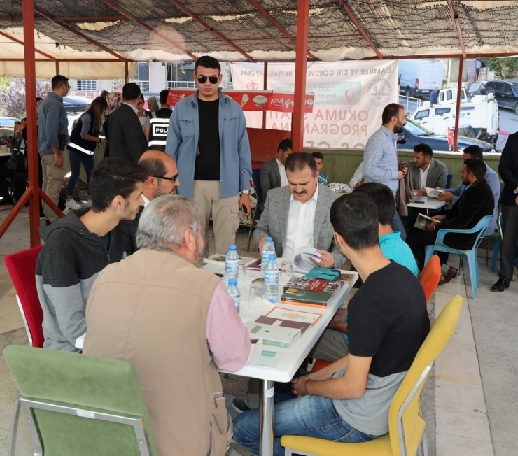 Vali Akbıyık, Kitap Okuma Etkinliğine Katıldı